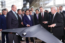 Thủ tướng thăm nơi sản xuất máy bay chiến đấu Thổ Nhĩ Kỳ