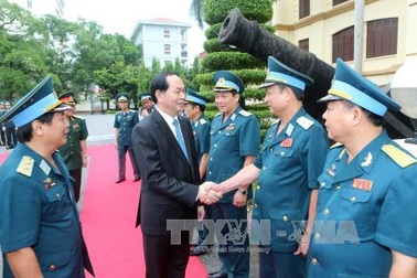 Chủ tịch nước thăm và làm việc với Quân chủng Phòng không - Không quân