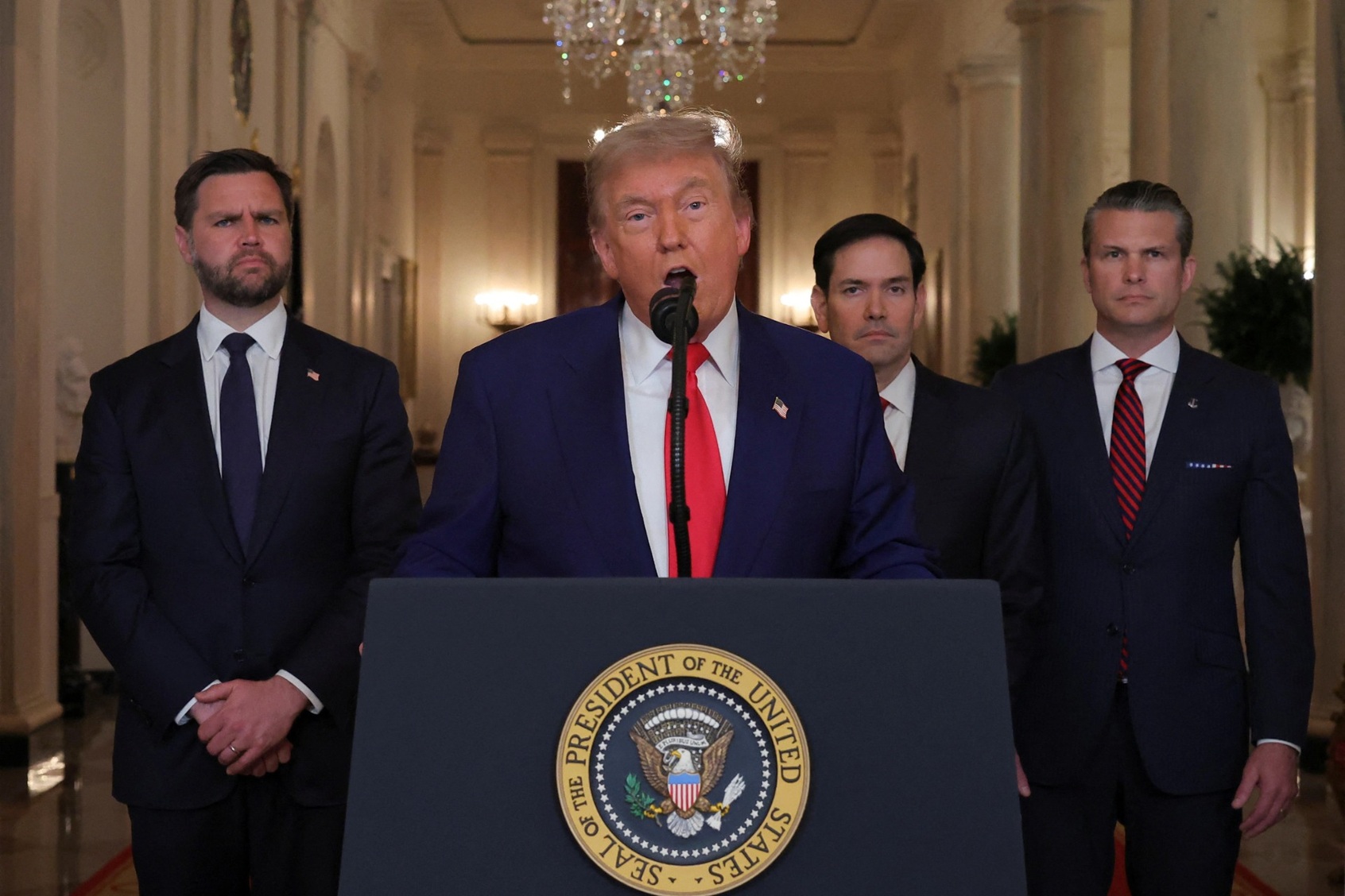 Ông Trump tuyên bố xóa sổ các cơ sở hạt nhân chủ chốt của Iran Ông Trump tuyên bố xóa sổ các cơ sở hạt nhân chủ chốt của Iran