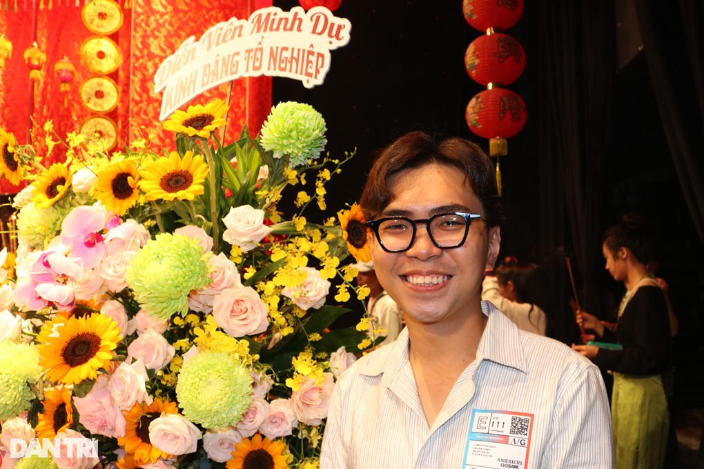 Trịnh Kim Chi mất ngủ nhiều đêm vì lo toan cho lễ cúng Tổ sân khấu - 8 Trịnh Kim Chi mất ngủ nhiều đêm vì lo toan cho lễ cúng Tổ sân khấu - 8