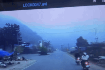 Hành động tỉnh táo của tài xế ô tô, 2 người thoát chết trong gang tấc