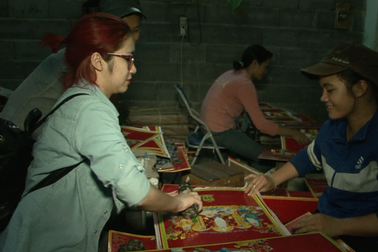 Quán quân “Học Viện Ngôi Sao 2014" Hòa Minzy bỏ phố đi rong