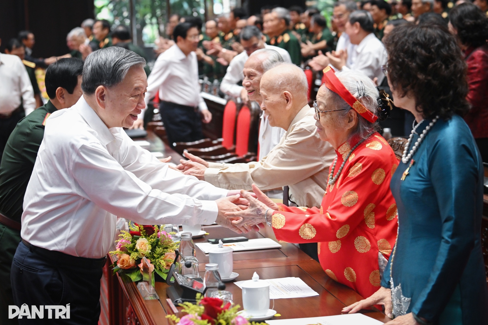 Tổng Bí thư Tô Lâm gặp mặt, thăm hỏi đại biểu có công với cách mạng - 5 Tổng Bí thư Tô Lâm gặp mặt, thăm hỏi đại biểu có công với cách mạng - 5