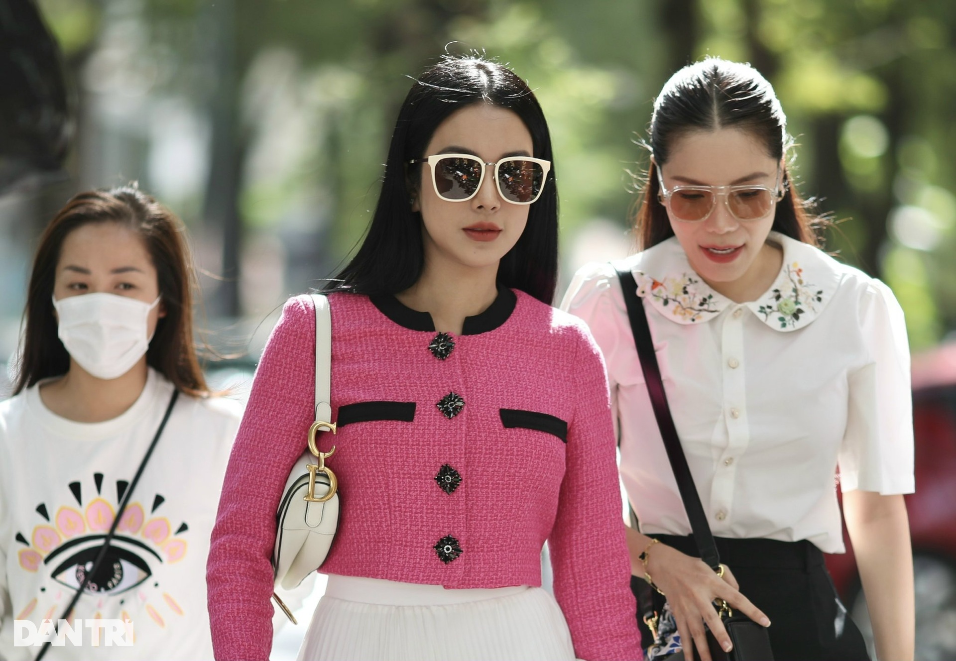 Diệp Lâm Anh thu hút chú ý tại phiên tòa xử vụ ly hôn với chồng thiếu gia - 4 Diệp Lâm Anh thu hút chú ý tại phiên tòa xử vụ ly hôn với chồng thiếu gia - 4