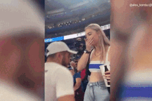 Bi hài chàng trai đang cầu hôn thì bị cho... ăn tát