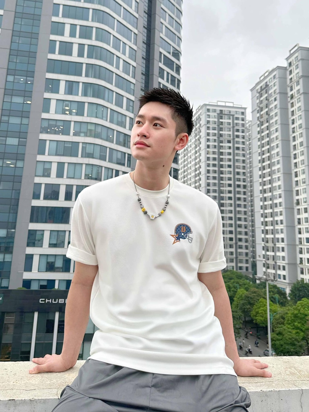 Chàng trai màu tím được trao nhầm hoa kết đôi vì quá... đẹp trai - 9 Chàng trai màu tím được trao nhầm hoa kết đôi vì quá... đẹp trai - 9
