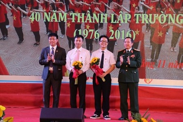 Tuyên dương cậu học trò để lại lời xin lỗi gây sốt cộng đồng mạng