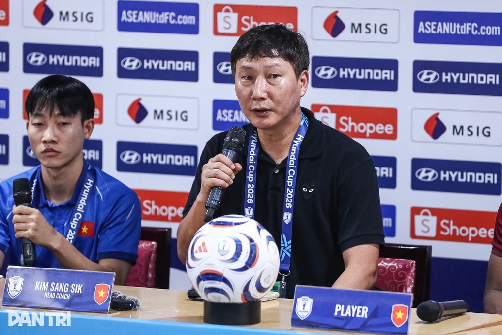 HLV Kim Sang Sik: Tôi mong Xuân Son ghi 3 bàn trước Thái Lan ở chung kết - 2