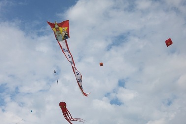 Ngắm trăm cánh diều bay giữa biển trời Đà Nẵng