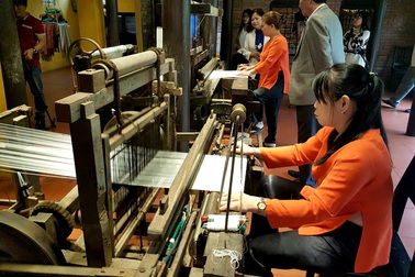 Tìm giải pháp khôi phục nghề trồng dâu nuôi tằm, ươm tơ dệt lụa