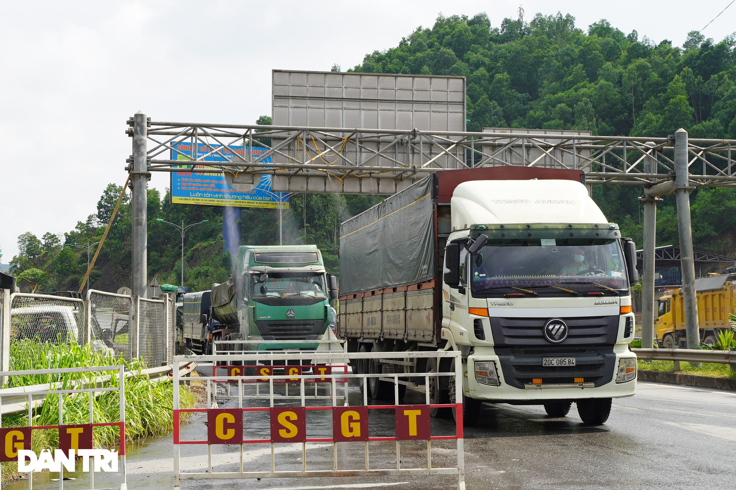 Độc đáo hàng loạt nhà container tại các chốt kiểm dịch Covid-19 - 15 Độc đáo hàng loạt nhà container tại các chốt kiểm dịch Covid-19 - 15