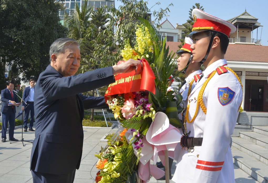 Tổng Bí thư Tô Lâm dâng hương tưởng niệm Tổng Bí thư Nguyễn Văn Cừ - 1 Tổng Bí thư Tô Lâm dâng hương tưởng niệm Tổng Bí thư Nguyễn Văn Cừ - 1