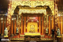 Leo lên ngai vàng điện Thái Hòa quậy phá: Giá trị nguyên bản đã không còn