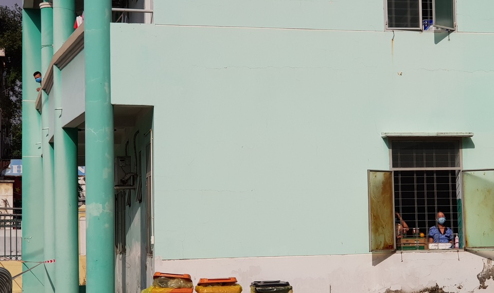 Ban bố tình trạng sẵn sàng chiến đấu giữa tâm dịch Covid-19 - 5