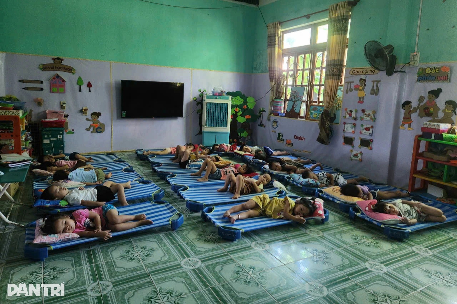 Trường hơn 23 tỷ đồng bỏ hoang, gần 100 trẻ dùng chung một nhà vệ sinh - 9