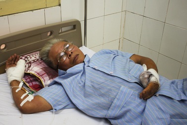 Ông lão gần 70 tuổi bị chém đứt lìa ngón tay ngay tại quán tạp hóa