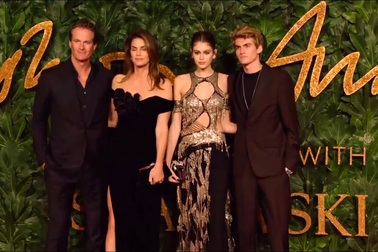 Gia đình hạnh phúc của Cindy Crawford