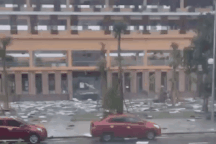 Cảnh khó tin tại bệnh viện nghìn tỷ khi bão Kajiki quần thảo ở Nghệ An