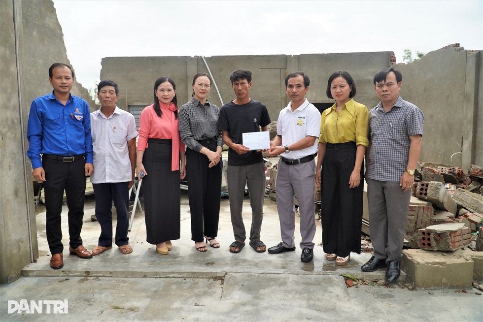 Bạn đọc Dân trí giúp đồng bào miền Trung sớm ổn định cuộc sống sau bão - 1 Bạn đọc Dân trí giúp đồng bào miền Trung sớm ổn định cuộc sống sau bão - 1