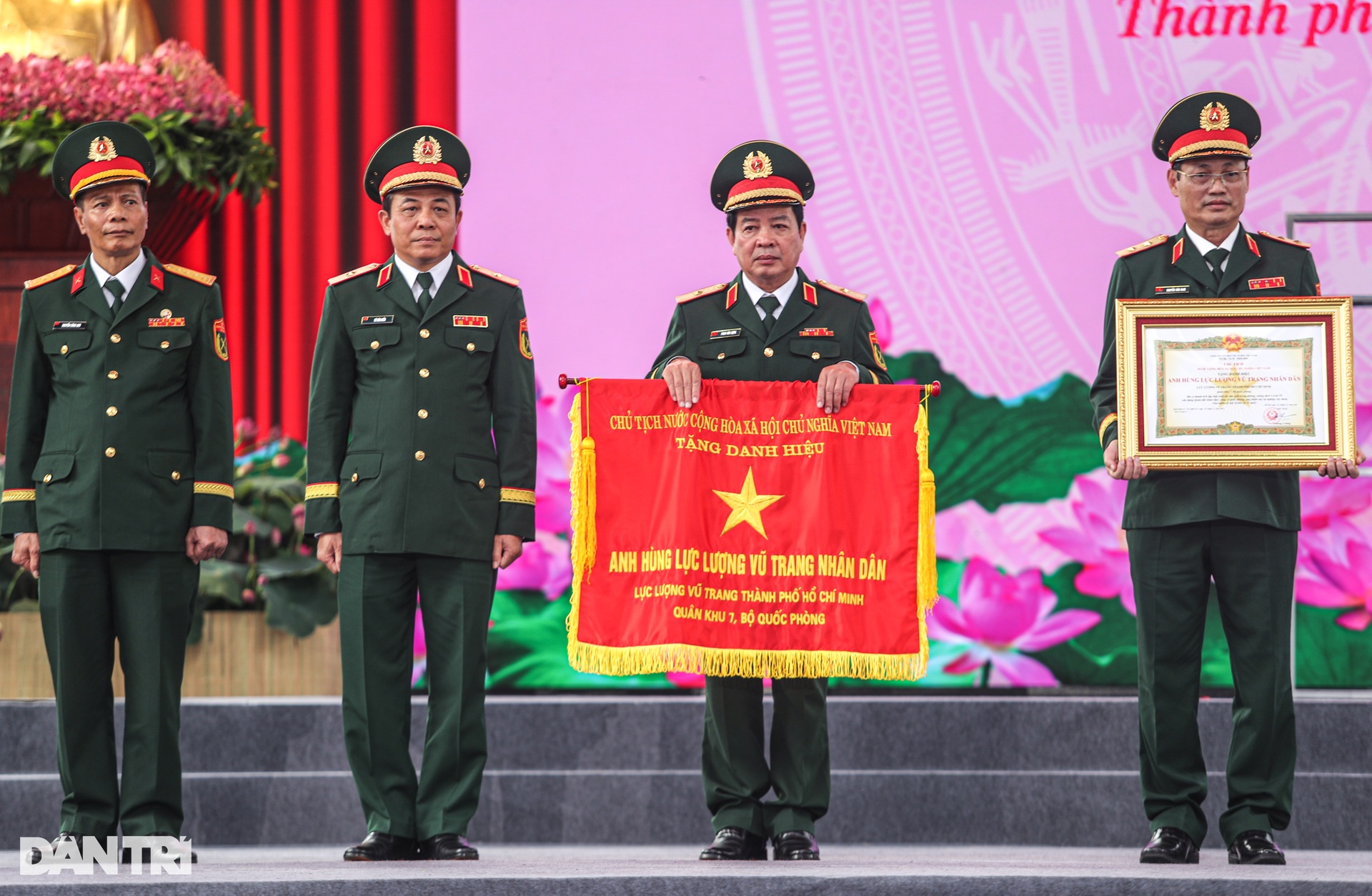 Lực lượng vũ trang TPHCM được phong tặng danh hiệu Anh hùng lần thứ 3 - 7 Lực lượng vũ trang TPHCM được phong tặng danh hiệu Anh hùng lần thứ 3 - 7