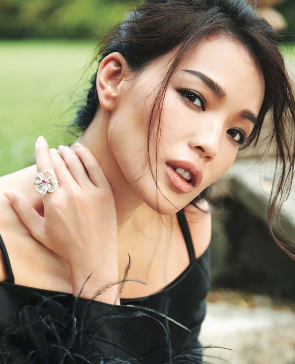 Sắc vóc quyến rũ và tươi trẻ của Thư Kỳ ở tuổi 46 - 3 Sắc vóc quyến rũ và tươi trẻ của Thư Kỳ ở tuổi 46 - 3