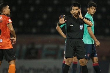 Liên đoàn bóng đá Thái Lan bác đơn kiện trọng tài của Muangthong