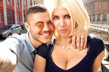 Bà xã Icardi diện bikini khoe dáng hút hồn người hâm mộ