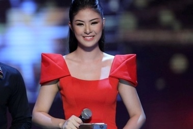 Hoa hậu Ngọc Hân nổi bật cùng sắc đỏ