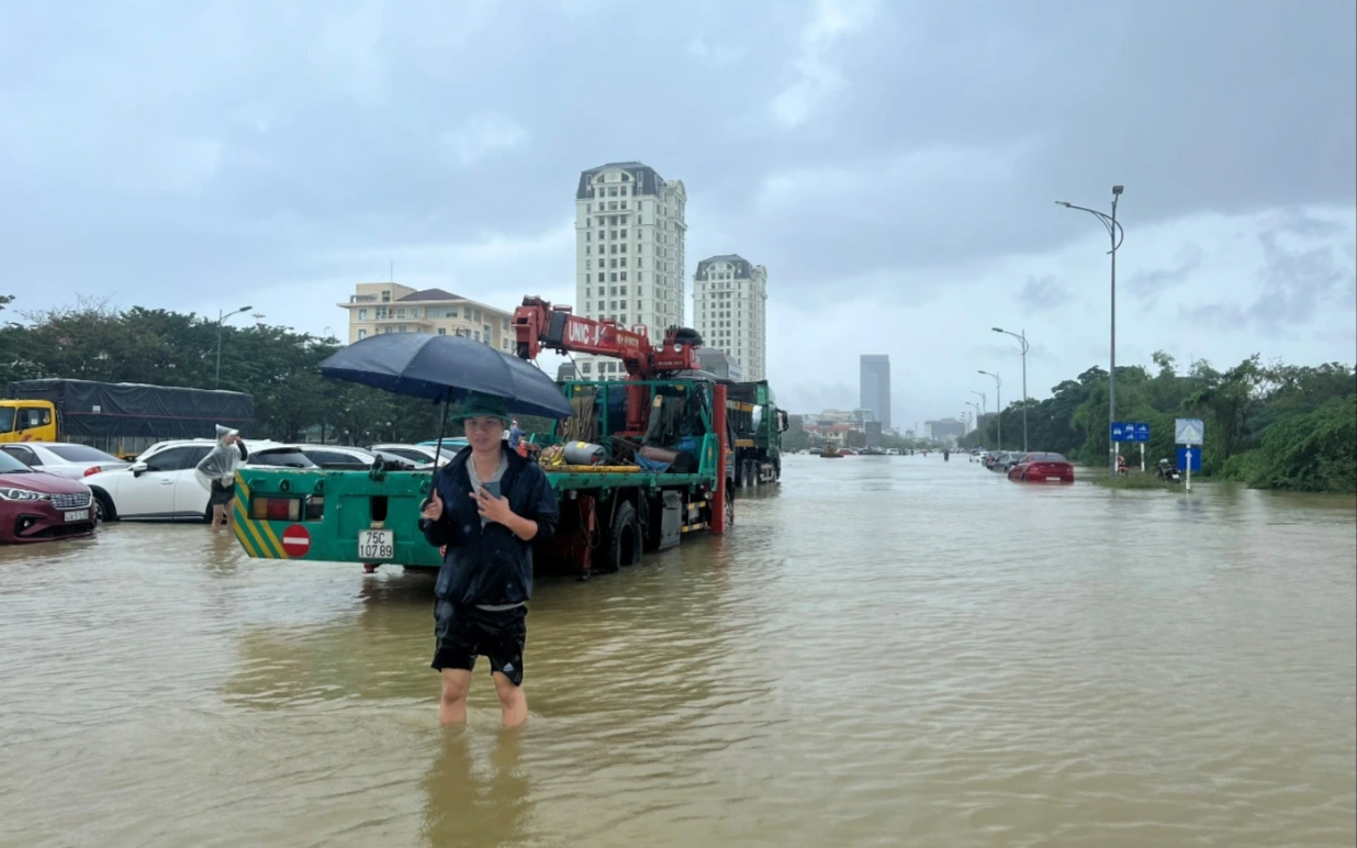 Thừa Thiên Huế hứng đợt lũ lớn chưa từng có trong 10 năm qua - 2