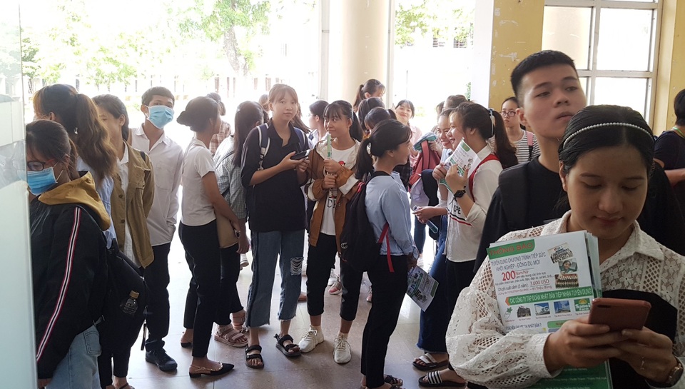 Tuyển dụng qua online hút hàng trăm sinh viên năm cuối tại Huế - 4 Tuyển dụng qua online hút hàng trăm sinh viên năm cuối tại Huế - 4