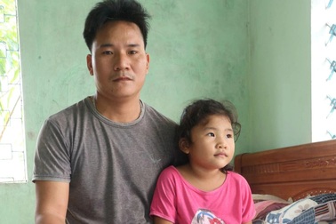 Rơi nước mắt cảnh cha bỏ điều trị, nhường sự sống cho con gái hở van tim