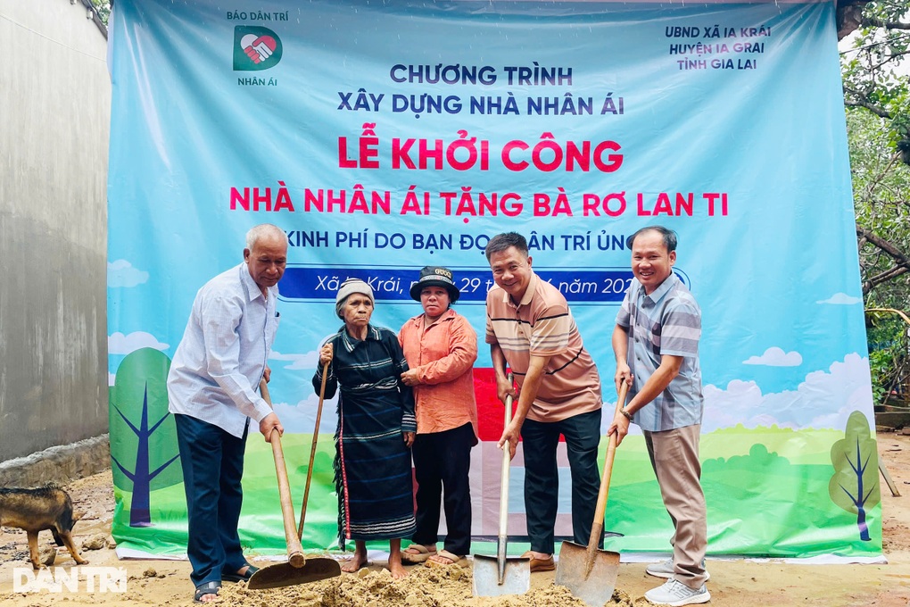 Cụ bà 97 tuổi sống trong căn bếp rách nát vui vì sắp có nhà mới - 3 Cụ bà 97 tuổi sống trong căn bếp rách nát vui vì sắp có nhà mới - 3