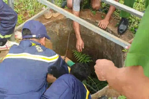 Giải cứu người đàn ông sau 4 ngày rơi xuống giếng sâu trong rẫy