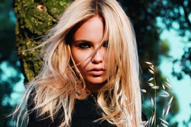 Natasha Poly xinh đẹp trên Vogue Paris 