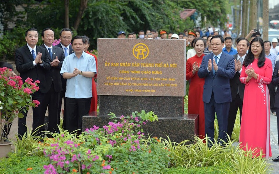 Hà Nội chính thức thông xe cầu vượt bắc qua hồ Linh Đàm - 2 Hà Nội chính thức thông xe cầu vượt bắc qua hồ Linh Đàm - 2