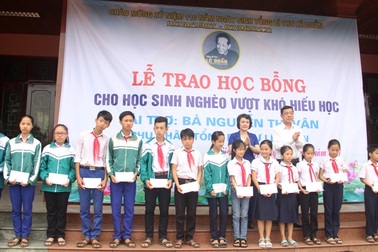 Quảng Trị: Trao 110 suất học bổng đến học sinh nghèo vượt khó tại quê hương cố Tổng bí thư Lê Duẩn