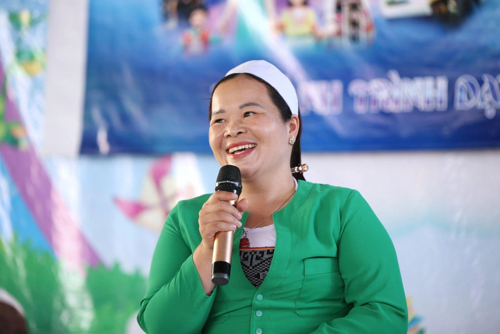 Cô giáo vùng cao bán của hồi môn mua thuyền chở học sinh đi học
