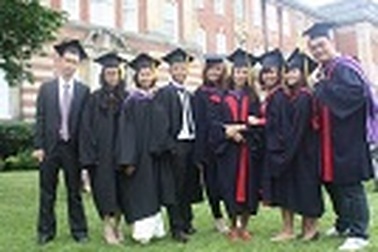 Học tại Việt Nam, nhận bằng ở Anh