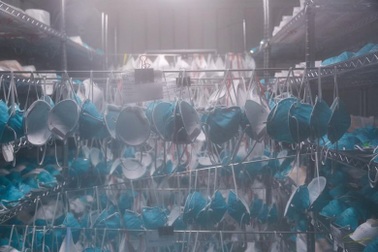 Mỹ: Khử trùng hàng chục nghìn khẩu trang y tế để tái sử dụng chống Covid-19