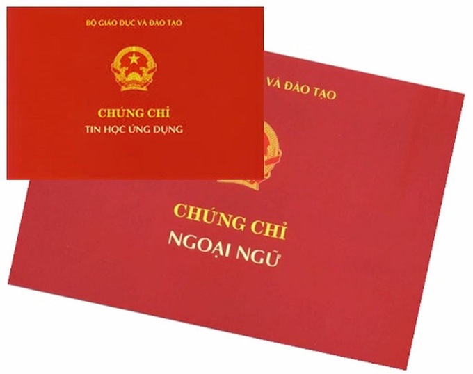 Từ ngày 1-8, công chức hành chính, văn thư không cần có chứng chỉ ngoại ngữ, tin học - Ảnh 1.