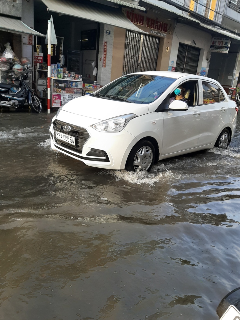 Triều cường “bủa vây” khiến một thị trấn ngập nặng ở Sóc Trăng! - 13 Triều cường “bủa vây” khiến một thị trấn ngập nặng ở Sóc Trăng! - 13