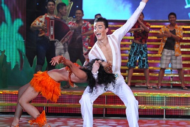 Anh Thư “nóng rực” với điệu Lambada