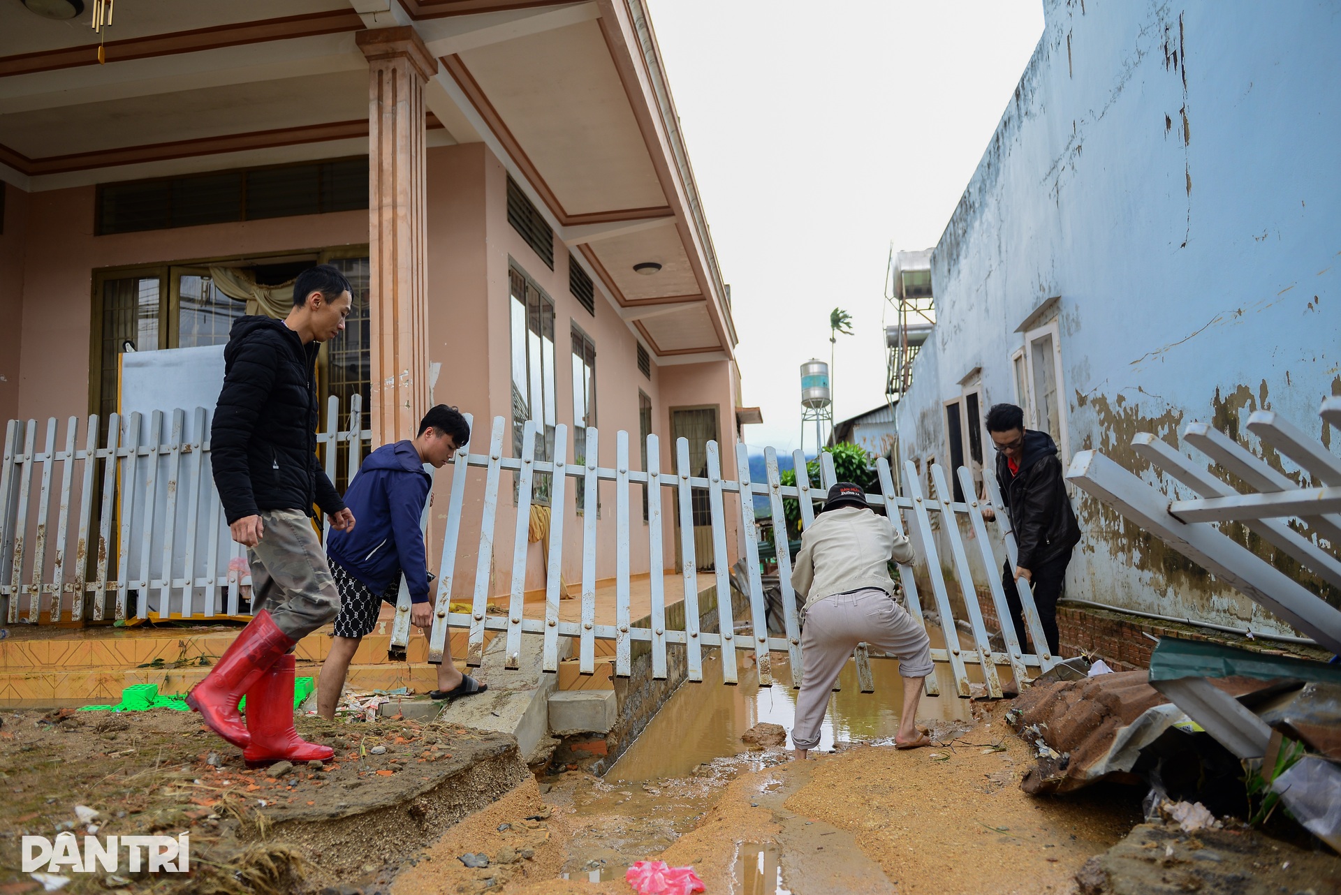 Một đêm lũ dữ, nhiều gia đình ở Lâm Đồng trắng tay - 10