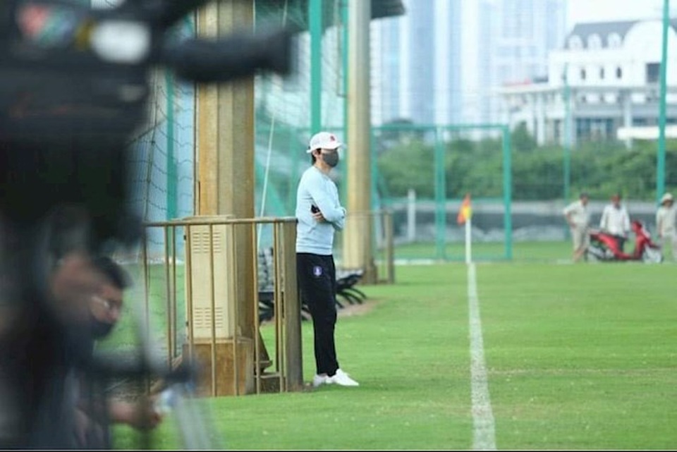 Thầy Hàn xuất hiện, chân sút số 1 CLB Hà Nội quyết xé lưới HA Gia Lai - 2 Thầy Hàn xuất hiện, chân sút số 1 CLB Hà Nội quyết xé lưới HA Gia Lai - 2