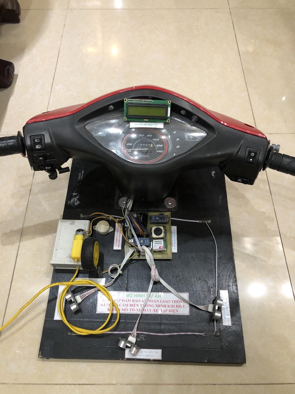 Học sinh cấp 3 sáng tạo bộ cảm biến giúp giảm tai nạn giao thông - 2 Học sinh cấp 3 sáng tạo bộ cảm biến giúp giảm tai nạn giao thông - 2