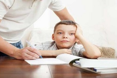 “Bố mẹ ở Việt Nam rất lạc hậu, cứ bắt con học ngày nghỉ lễ”