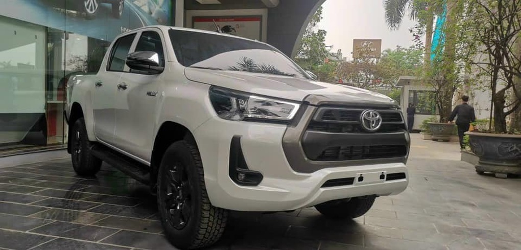 Toyota Hilux về đại lý, hơn 850 triệu đồng vẫn ghế nỉ, điều hòa chỉnh cơ - 1 Toyota Hilux về đại lý, hơn 850 triệu đồng vẫn ghế nỉ, điều hòa chỉnh cơ - 1