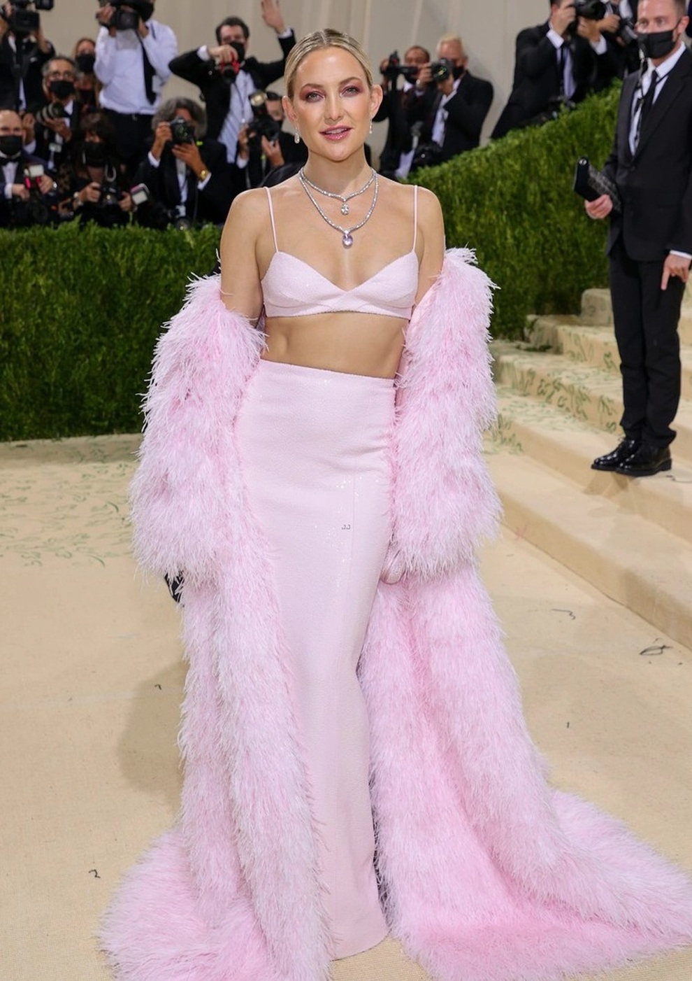 Choáng ngợp với loạt trang phục ấn tượng của mỹ nhân dự MET gala 2021 - 19 Choáng ngợp với loạt trang phục ấn tượng của mỹ nhân dự MET gala 2021 - 19