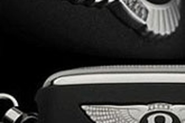 Móc chìa khóa xe Bentley nạm kim cương