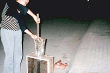 Câu “tiền” trên miệng cống